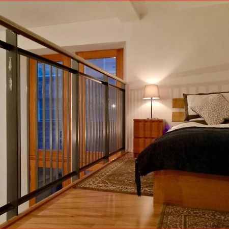 Central Mezzanine Apartment In Historic School เอดินบะระ ภายนอก รูปภาพ